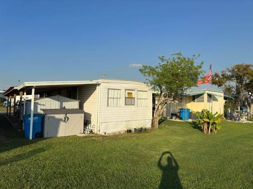 97 Lake Smart Drive Ne a Winter Haven, FL Mobile or Manufactured Home for Sale